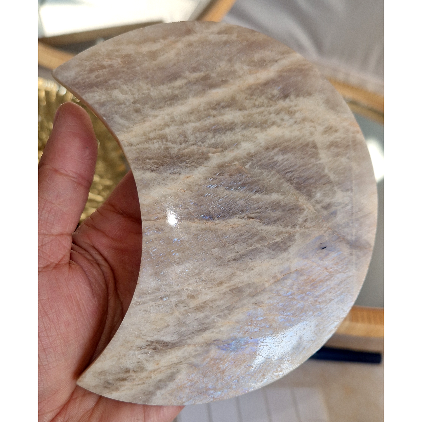 Maansteen met blauwe flash (Peristeriet) op standaard