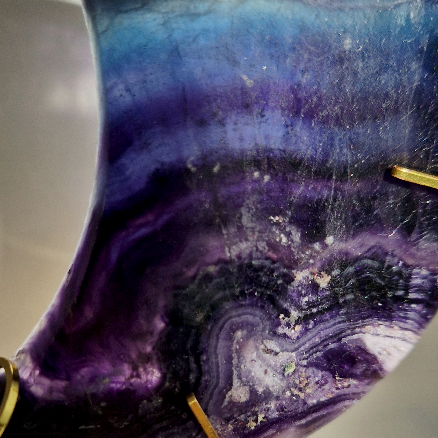 Fluoriet (Regenboog) maan op standaard