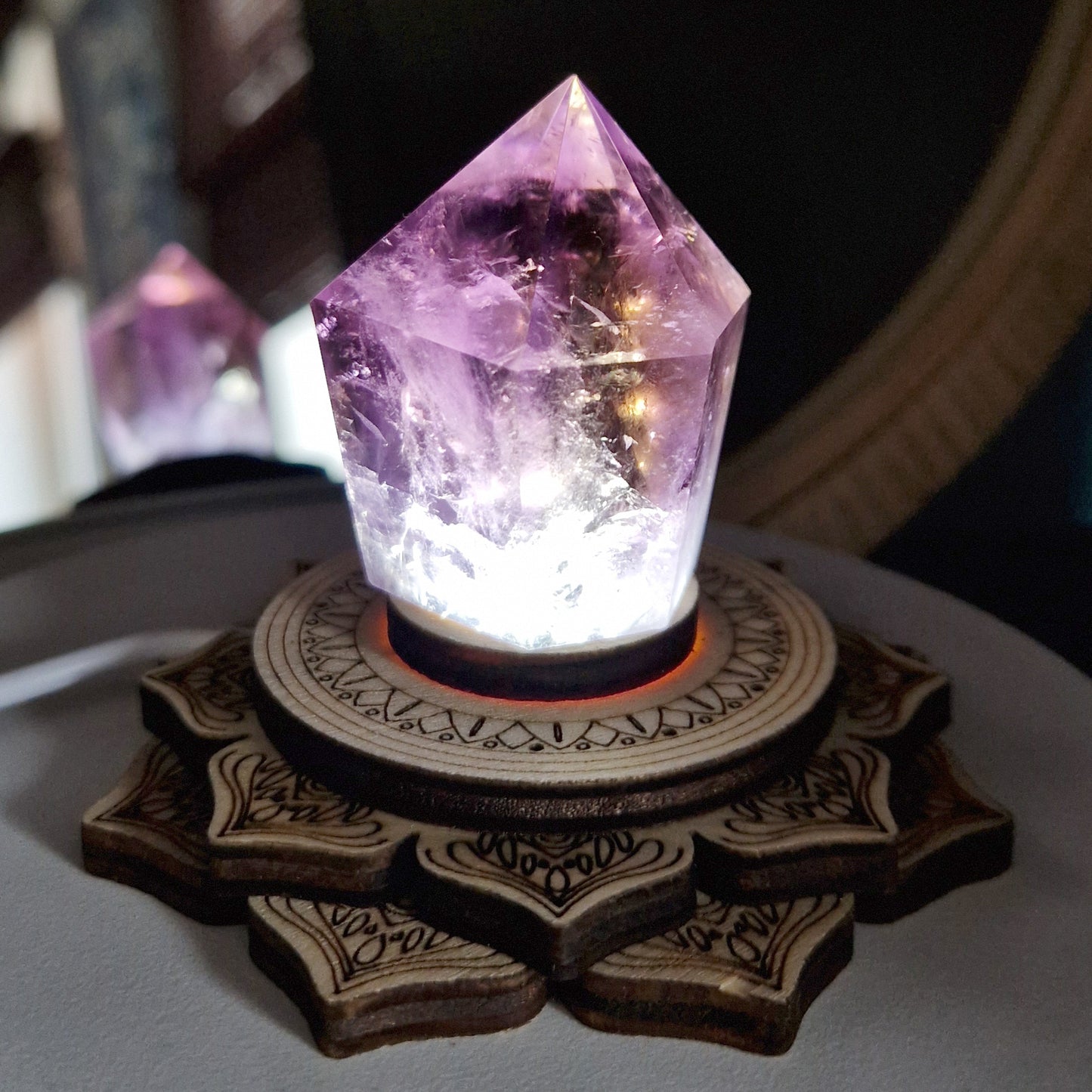 Houten houder met licht (Lotus)