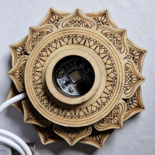 Houten houder met licht (Lotus)