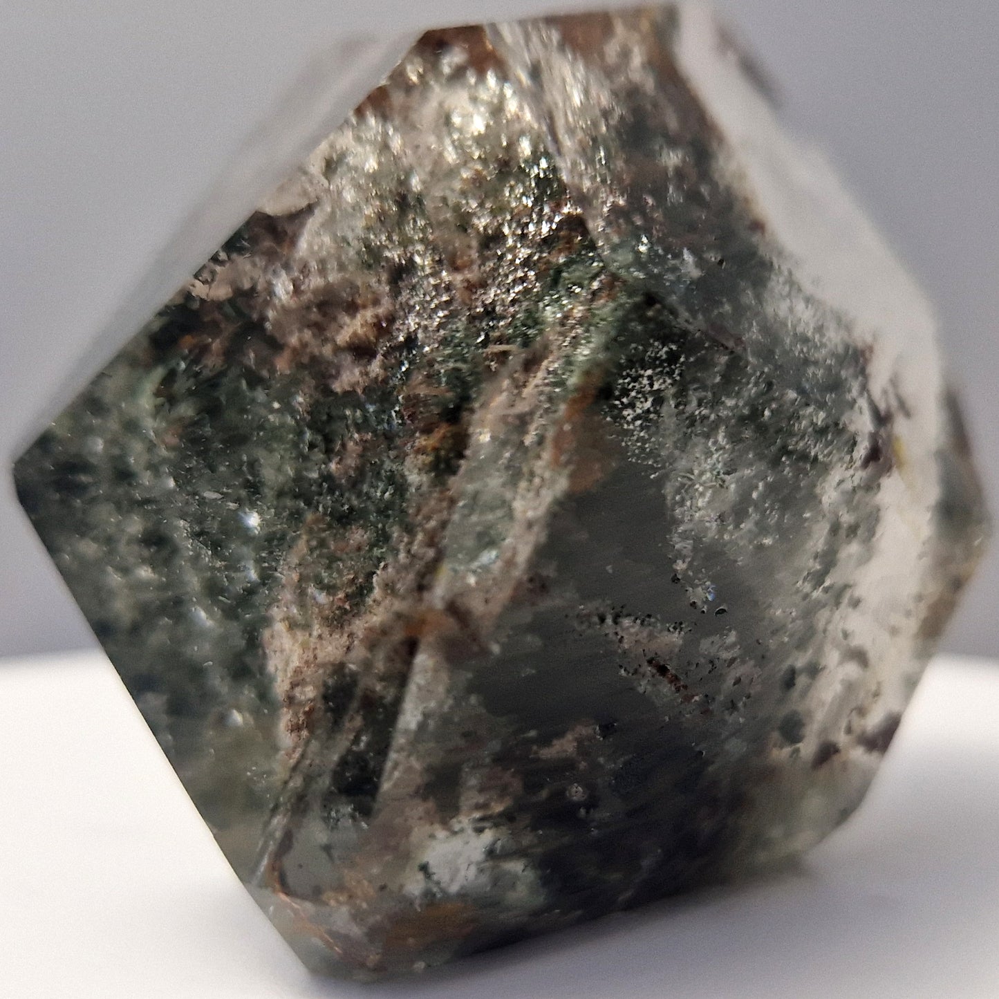 Geslepen Gardenquartz (Lodoliet)