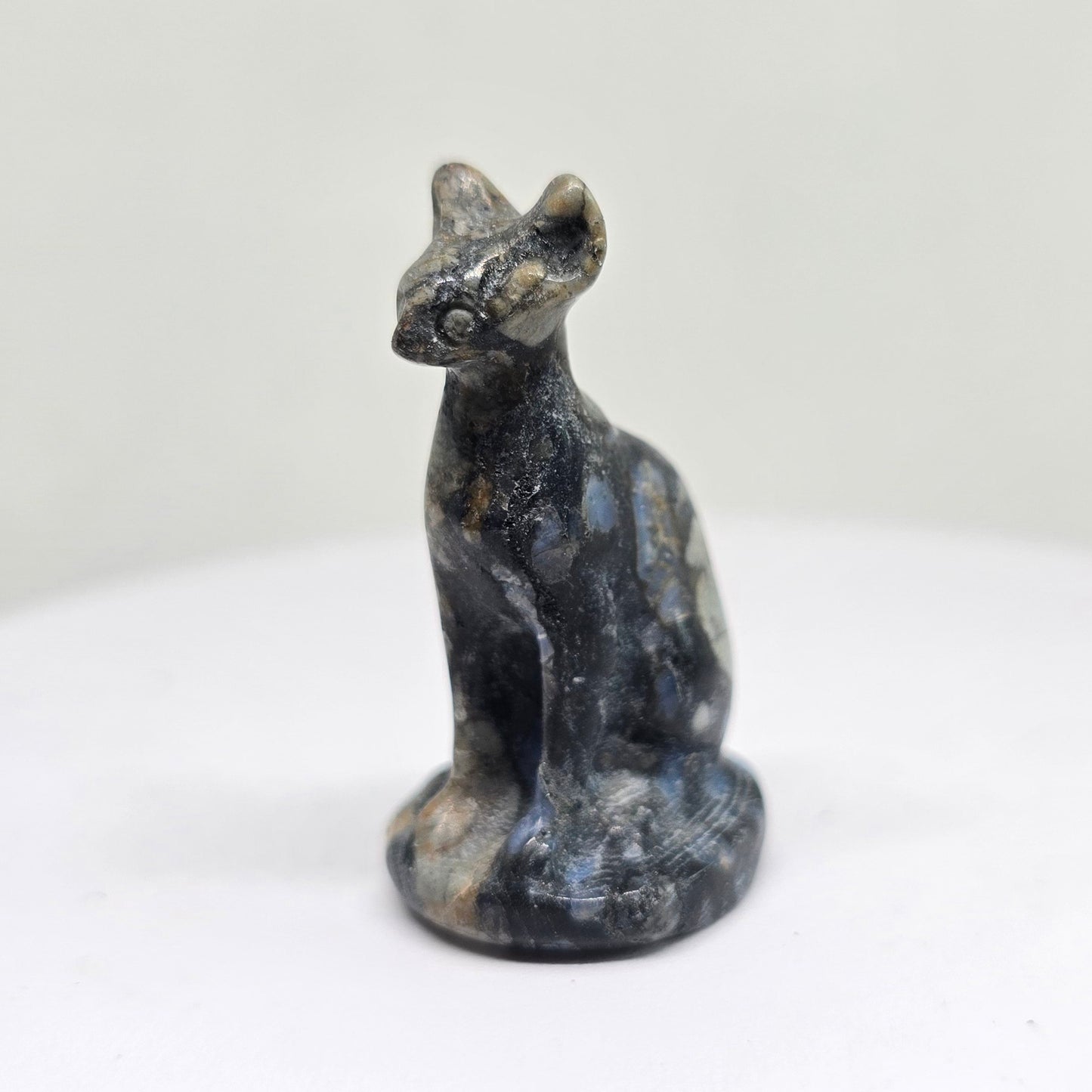 Que Sera (Vulkaniet) Bastet (kat)