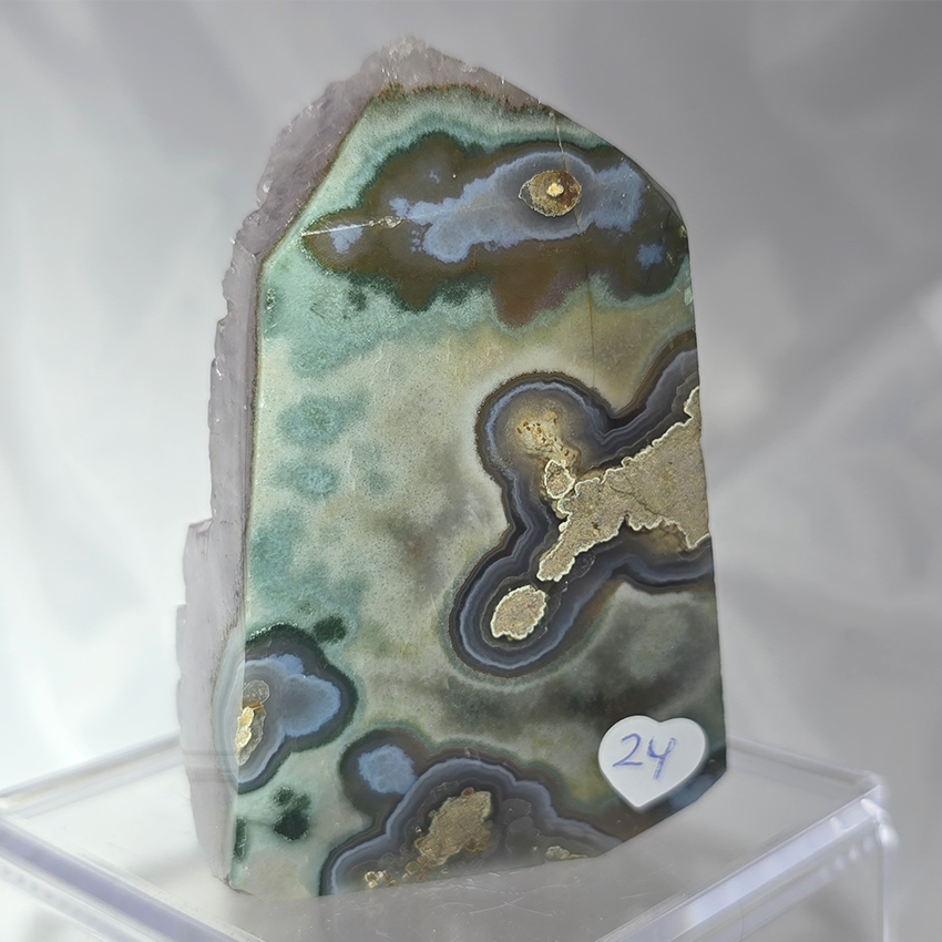 Amethist 179 gr (cluster)