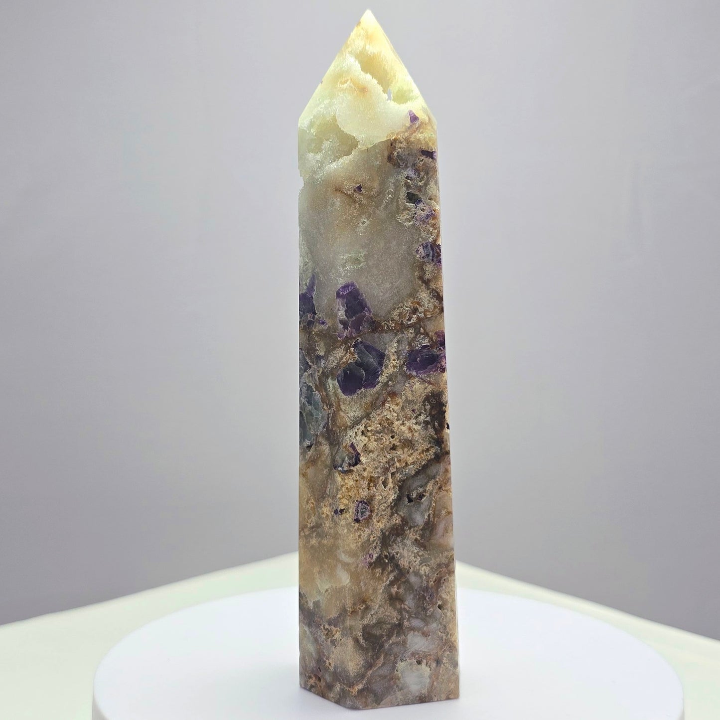 Fluoriet (Breccieus) toren 15cm hoog