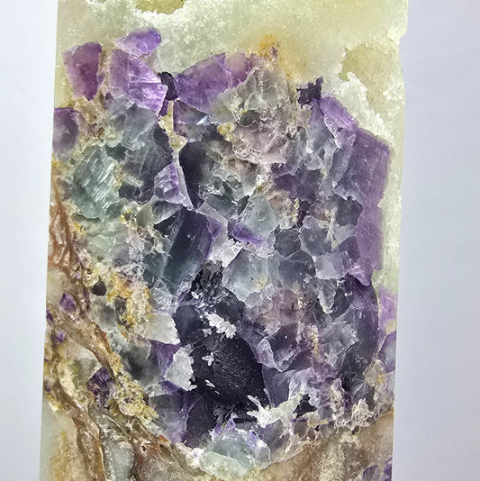 Fluoriet (Breccieus) toren 15cm hoog