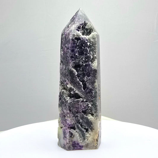 Fluoriet (Breccieus) toren 9,5cm hoog