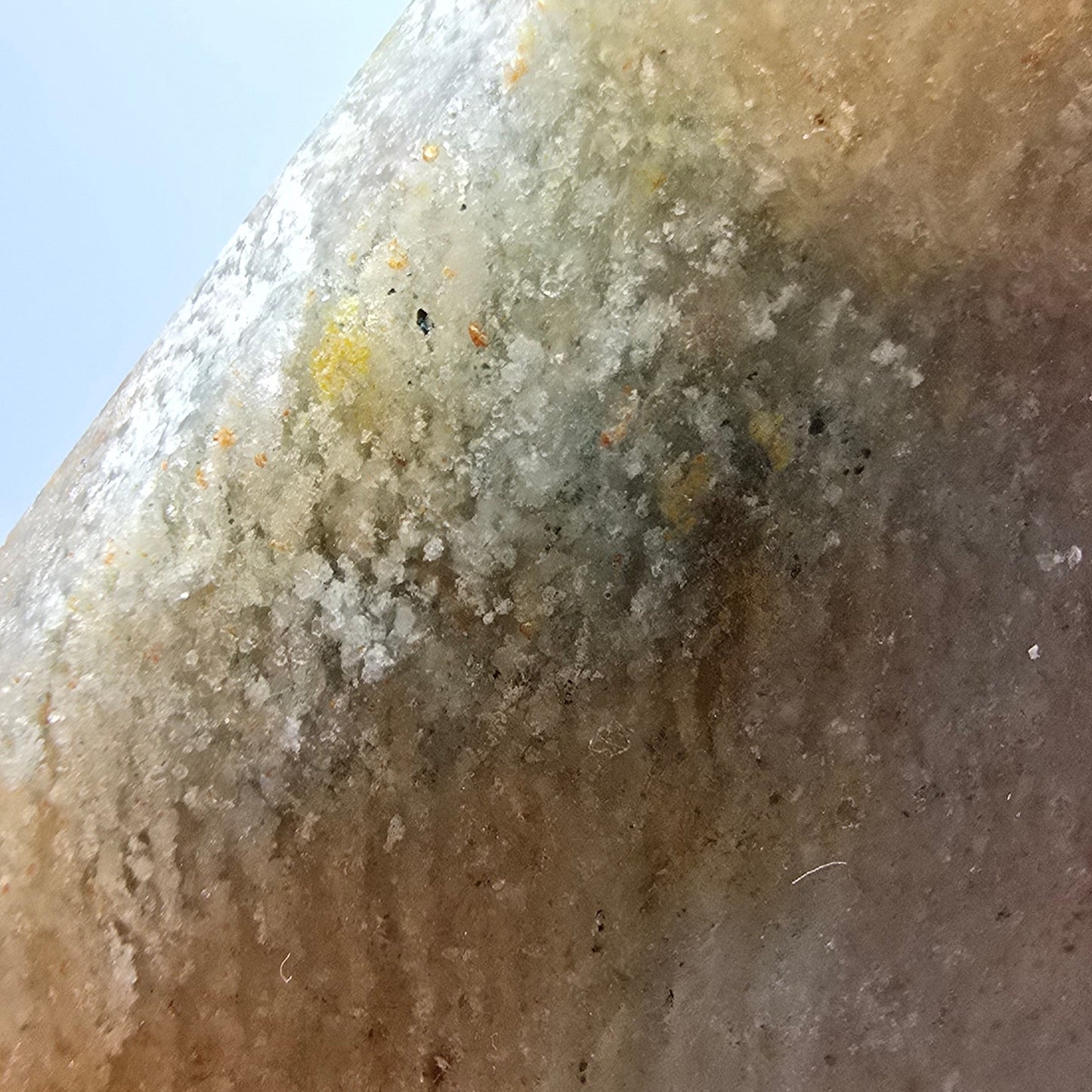 1000 Layer Ruit op standaard (Lodoliet/Sjamaankwarts)