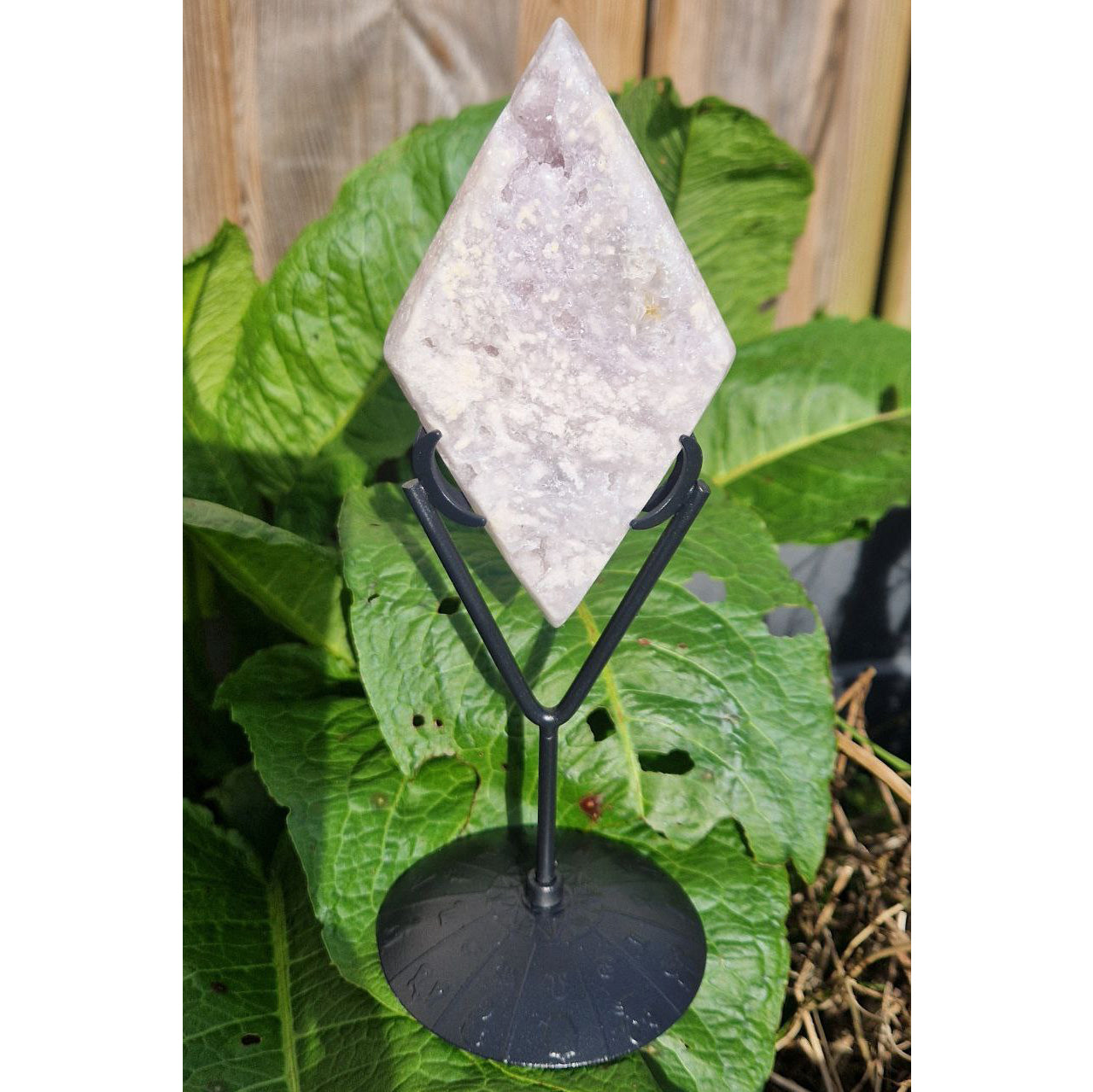 Roze Amethist Ruit met Zodiac Standaard