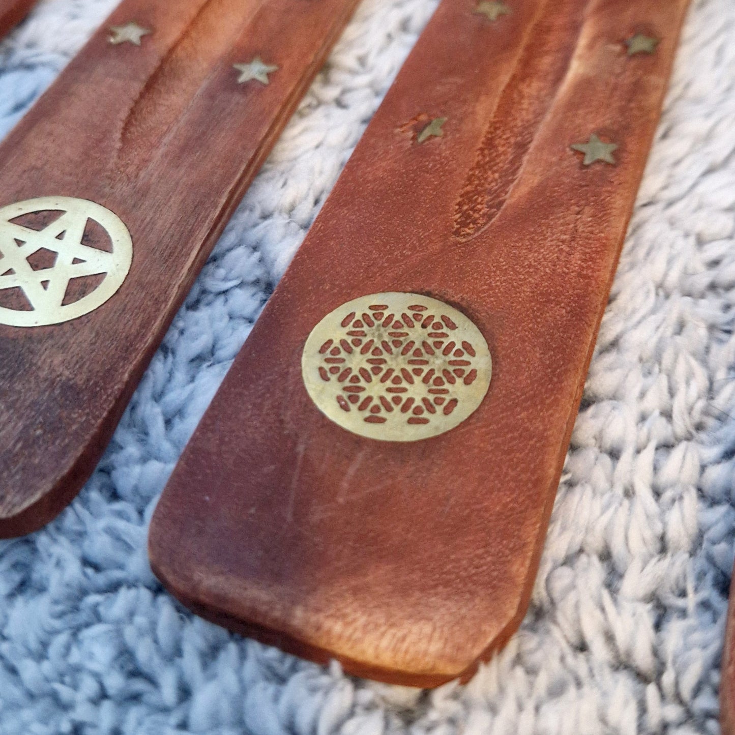 Wierookhouders (hout met messing inlay)