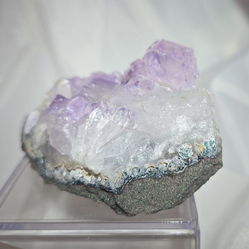 Amethist 241 gr (cluster)