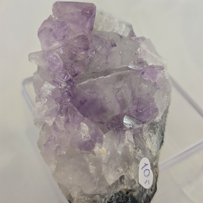 Amethist 241 gr (cluster)