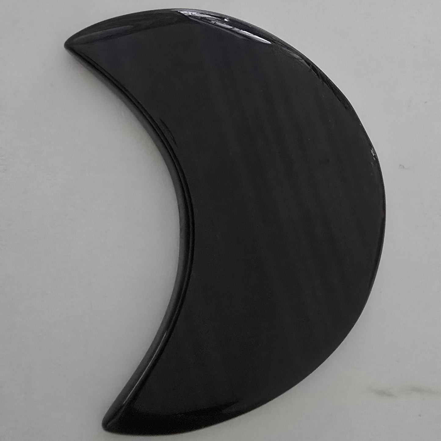Maan op standaard (Lamellen Obsidiaan)