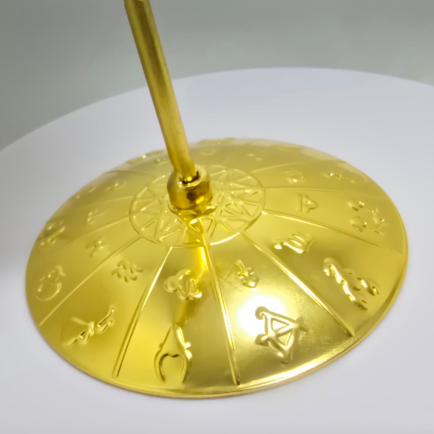 1000 Layer Ruit op standaard (Lodoliet/Sjamaankwarts)